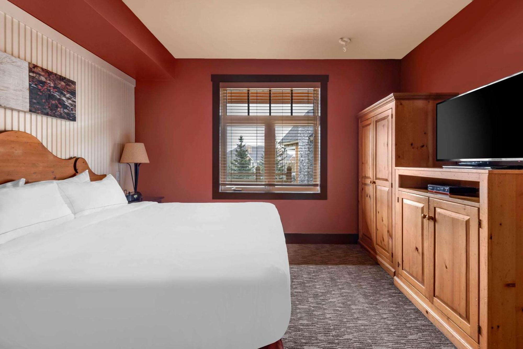 Отель Hilton Grand Vacations Club Blue Mountain Canada Блу-Маунтинс Экстерьер фото