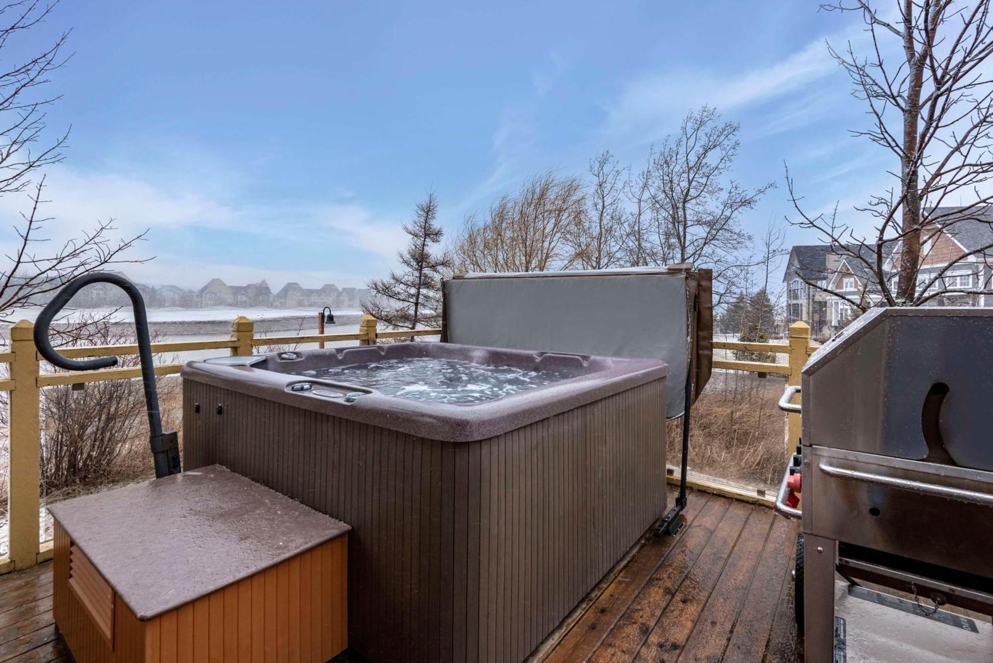 Отель Hilton Grand Vacations Club Blue Mountain Canada Блу-Маунтинс Экстерьер фото